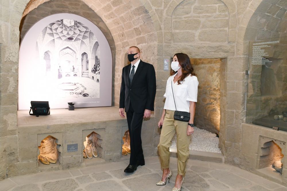 Президент Ильхам Алиев и Первая леди Мехрибан Алиева ознакомились с восстановительно-консервационными работами в части Ичеришехер (ФОТО/ВИДЕО) (версия 3)