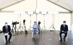 Президент Ильхам Алиев и Первая леди Мехрибан Алиева приняли участие в открытии модульного госпиталя для лечения больных коронавирусом в Баку (ФОТО/ВИДЕО)