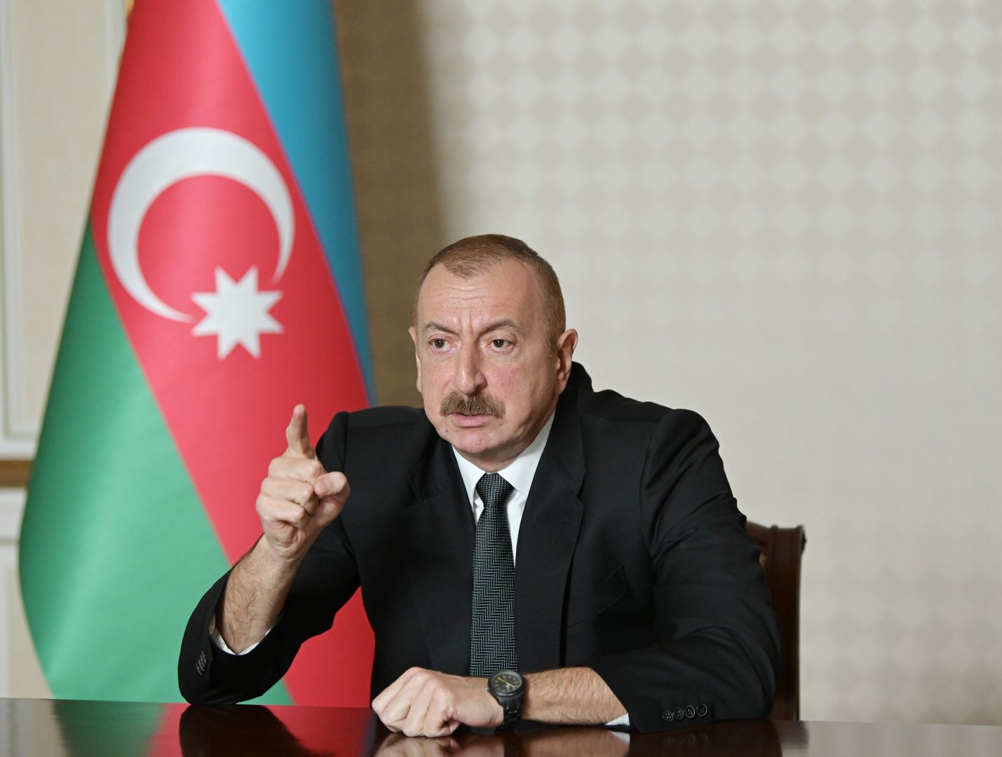 Под председательством Президента Ильхама Алиева состоялось заседание Кабинета министров, посвященное итогам социально-экономического развития в первой половине 2020 года и предстоящим задачам (ФОТО) (Версия 2)