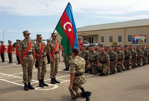 Представители культуры Азербайджана записываются для прохождения военной службы на добровольной основе (ФОТО)
