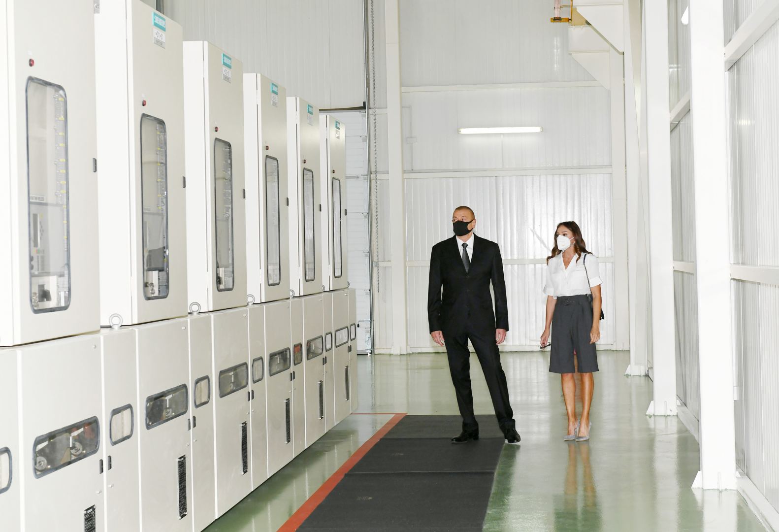 Президент Ильхам Алиев и Первая леди Мехрибан Алиева приняли участие в открытии подстанции "Беюкшор" (ФОТО)