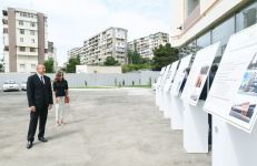 Президент Ильхам Алиев и Первая леди Мехрибан Алиева  приняли участие в церемонии предоставления квартир и автомобилей семьям шехидов и инвалидам войны в Баку (ФОТО/ВИДЕО) (Версия 2)