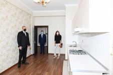 Президент Ильхам Алиев и Первая леди Мехрибан Алиева  приняли участие в церемонии предоставления квартир и автомобилей семьям шехидов и инвалидам войны в Баку (ФОТО/ВИДЕО) (Версия 2)