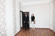 Президент Ильхам Алиев и Первая леди Мехрибан Алиева  приняли участие в церемонии предоставления квартир и автомобилей семьям шехидов и инвалидам войны в Баку (ФОТО/ВИДЕО) (Версия 2)