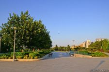 Оазис в центре Баку - под открытым небом у озера с синеватой чистой водой (ФОТО)