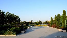 Оазис в центре Баку - под открытым небом у озера с синеватой чистой водой (ФОТО)