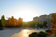 Оазис в центре Баку - под открытым небом у озера с синеватой чистой водой (ФОТО)