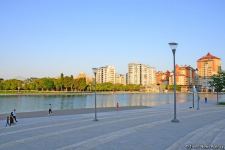Оазис в центре Баку - под открытым небом у озера с синеватой чистой водой (ФОТО)