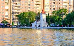 Оазис в центре Баку - под открытым небом у озера с синеватой чистой водой (ФОТО)