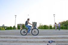 Оазис в центре Баку - под открытым небом у озера с синеватой чистой водой (ФОТО)