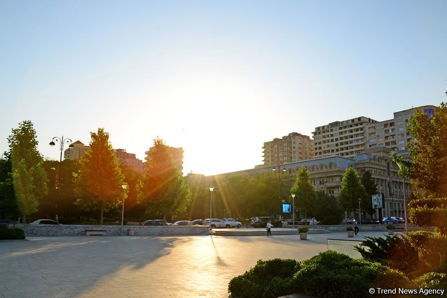 Оазис в центре Баку - под открытым небом у озера с синеватой чистой водой (ФОТО)