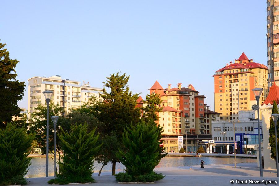 Оазис в центре Баку - под открытым небом у озера с синеватой чистой водой (ФОТО)