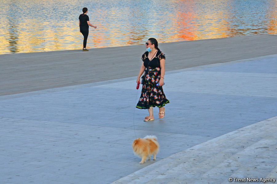 Оазис в центре Баку - под открытым небом у озера с синеватой чистой водой (ФОТО)