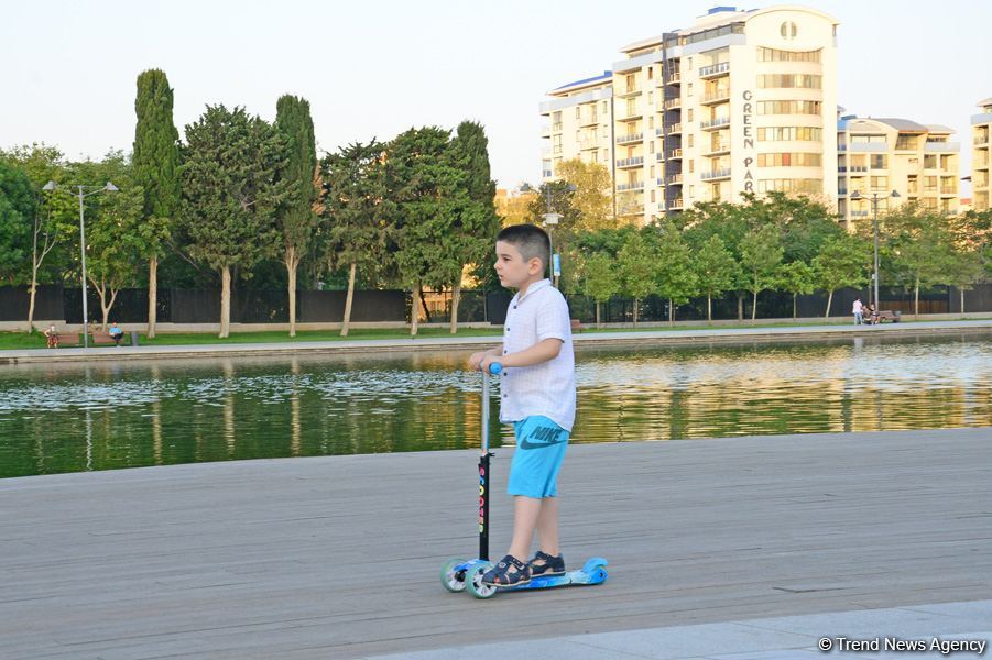 Оазис в центре Баку - под открытым небом у озера с синеватой чистой водой (ФОТО)