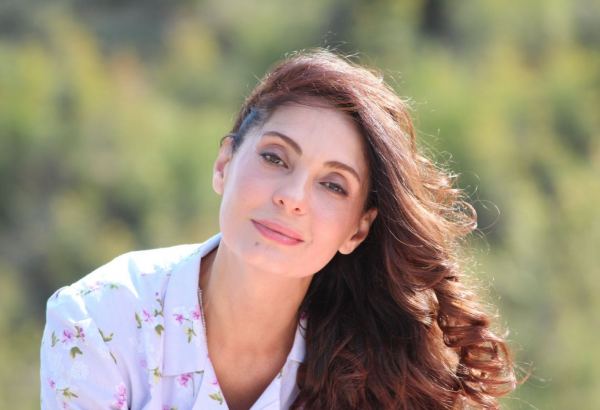 Гюльзар Гурбанова отмечает юбилей: Черно-белые клавиши пианино – такова и наша жизнь (ФОТО)