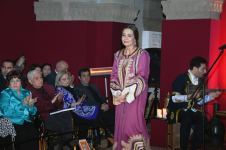 Гюльзар Гурбанова отмечает юбилей: Черно-белые клавиши пианино – такова и наша жизнь (ФОТО)