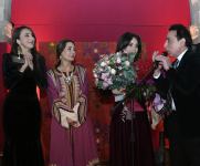 Гюльзар Гурбанова отмечает юбилей: Черно-белые клавиши пианино – такова и наша жизнь (ФОТО)