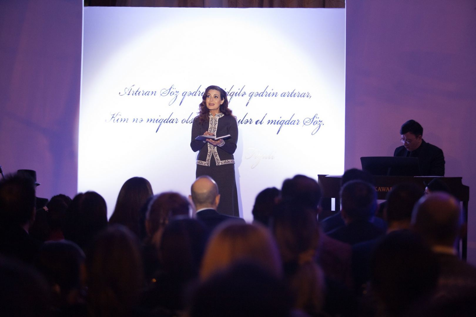 Гюльзар Гурбанова отмечает юбилей: Черно-белые клавиши пианино – такова и наша жизнь (ФОТО)