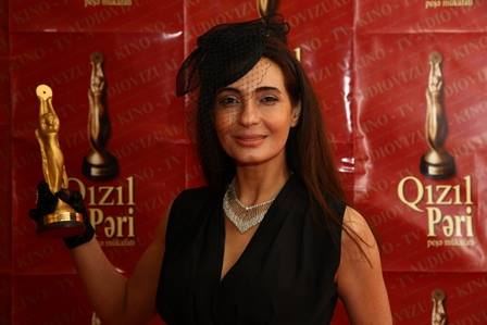 Гюльзар Гурбанова отмечает юбилей: Черно-белые клавиши пианино – такова и наша жизнь (ФОТО)