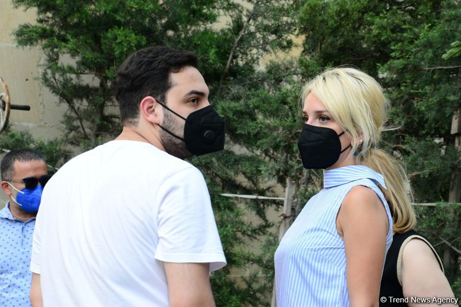 Бахрам Багирзаде выписан из больницы и вернулся домой (ФОТО)