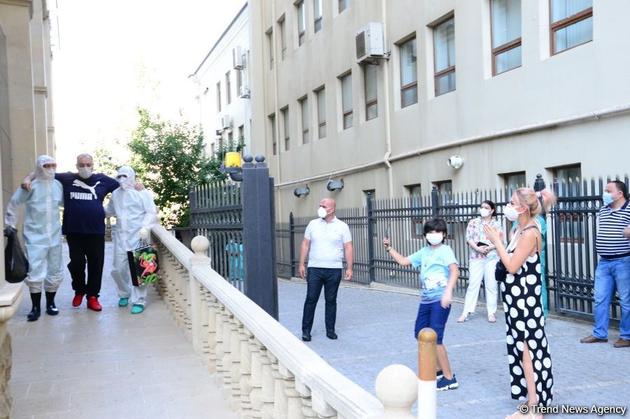 Бахрам Багирзаде выписан из больницы и вернулся домой (ФОТО)