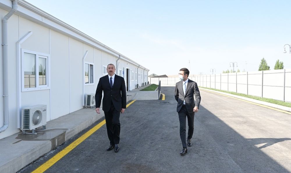 Президент Ильхам Алиев принял участие в открытии в Гобустане больницы модульного типа для лечения больных коронавирусом (ФОТО) (версия 2)