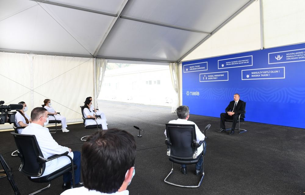 Президент Ильхам Алиев ознакомился с условиями, созданными в больнице модульного типа в Шеки (ФОТО)