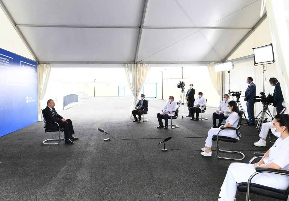 Президент Ильхам Алиев ознакомился с условиями, созданными в больнице модульного типа в Шеки (ФОТО)