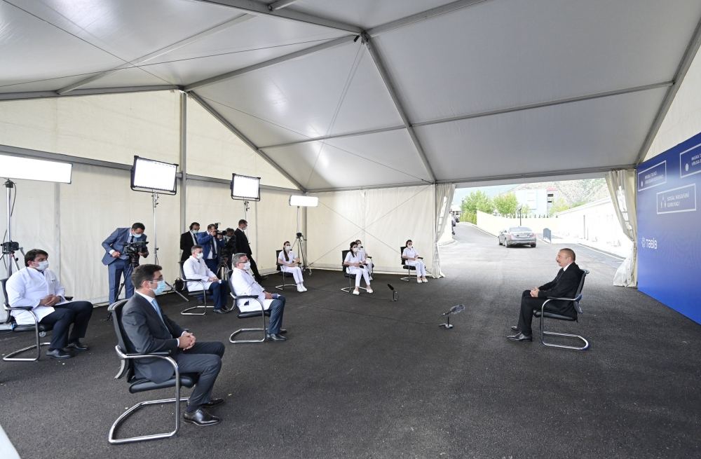 Президент Ильхам Алиев ознакомился с условиями, созданными в больнице модульного типа в Шеки (ФОТО)