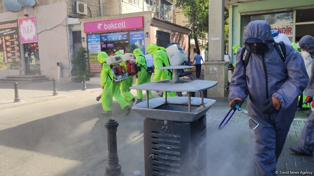 В Баку проводится масштабная дезинфекция (ФОТО)