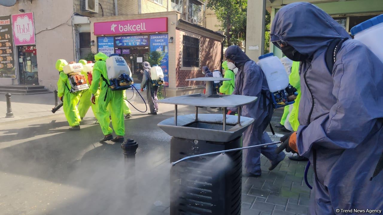 В Баку проводится масштабная дезинфекция (ФОТО)