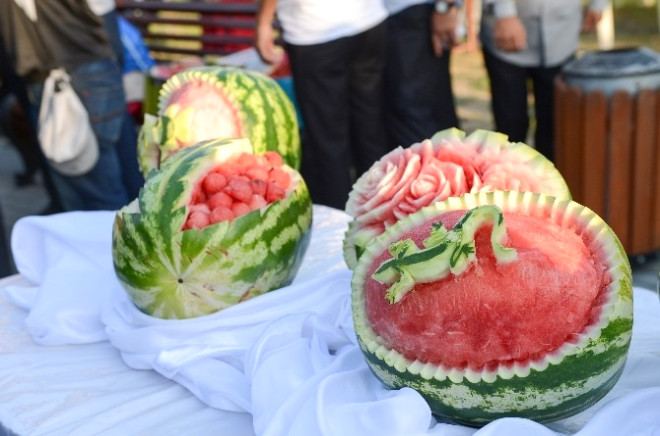 День арбуза в Азербайджане – ягода в 119 кг, соревнование по разбиванию арбузов головой (ВИДЕО, ФОТО)