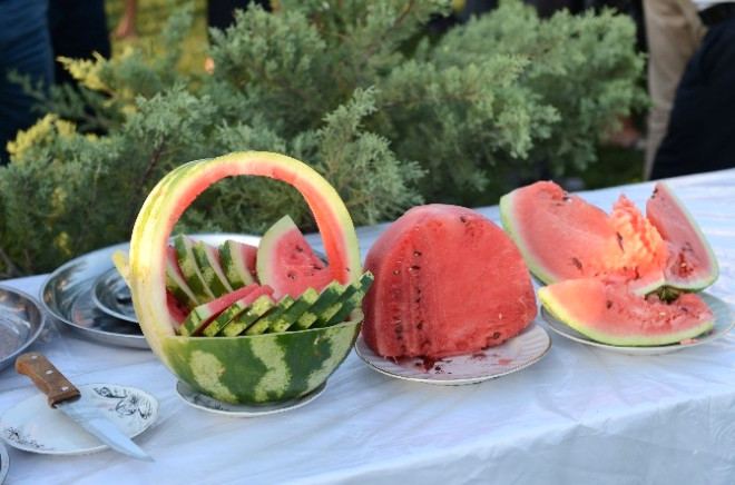 День арбуза в Азербайджане – ягода в 119 кг, соревнование по разбиванию арбузов головой (ВИДЕО, ФОТО)