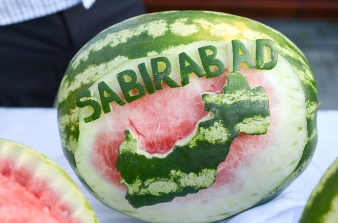 День арбуза в Азербайджане – ягода в 119 кг, соревнование по разбиванию арбузов головой (ВИДЕО, ФОТО)