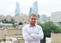 Азербайджанский поэт признан лучшим в России