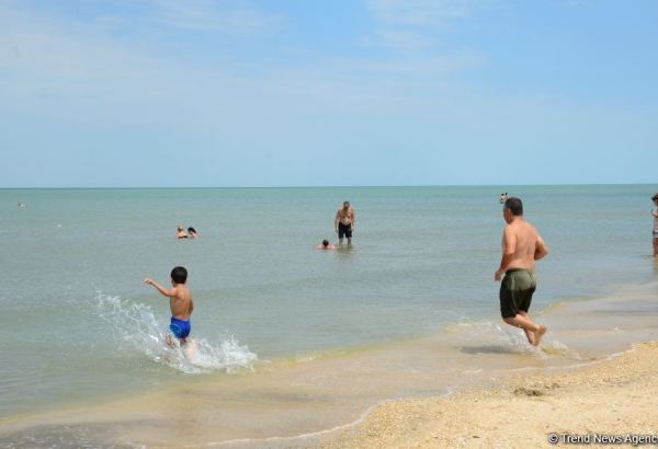 МЧС Азербайджана предупреждает об опасности купания в море в ветреную погоду