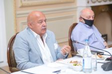 Помощник Президента Азербайджана провел встречу с группой известных деятелей культуры и искусства (ФОТО)