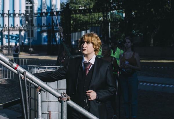 Заслуженная артистка Азербайджана в образе Ромео выступила в Санкт-Петербурге (ФОТО)