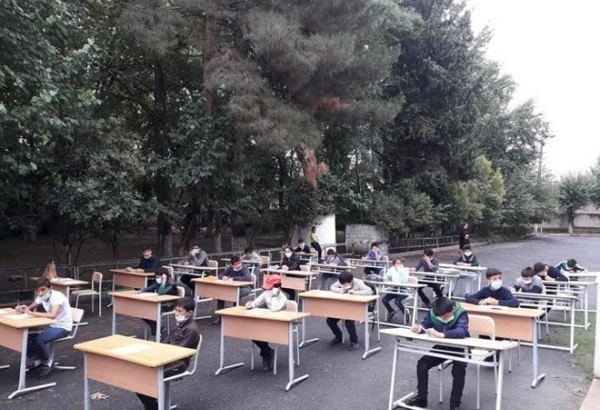 В Агсу прошел школьный экзамен под открытым небом (ФОТО)