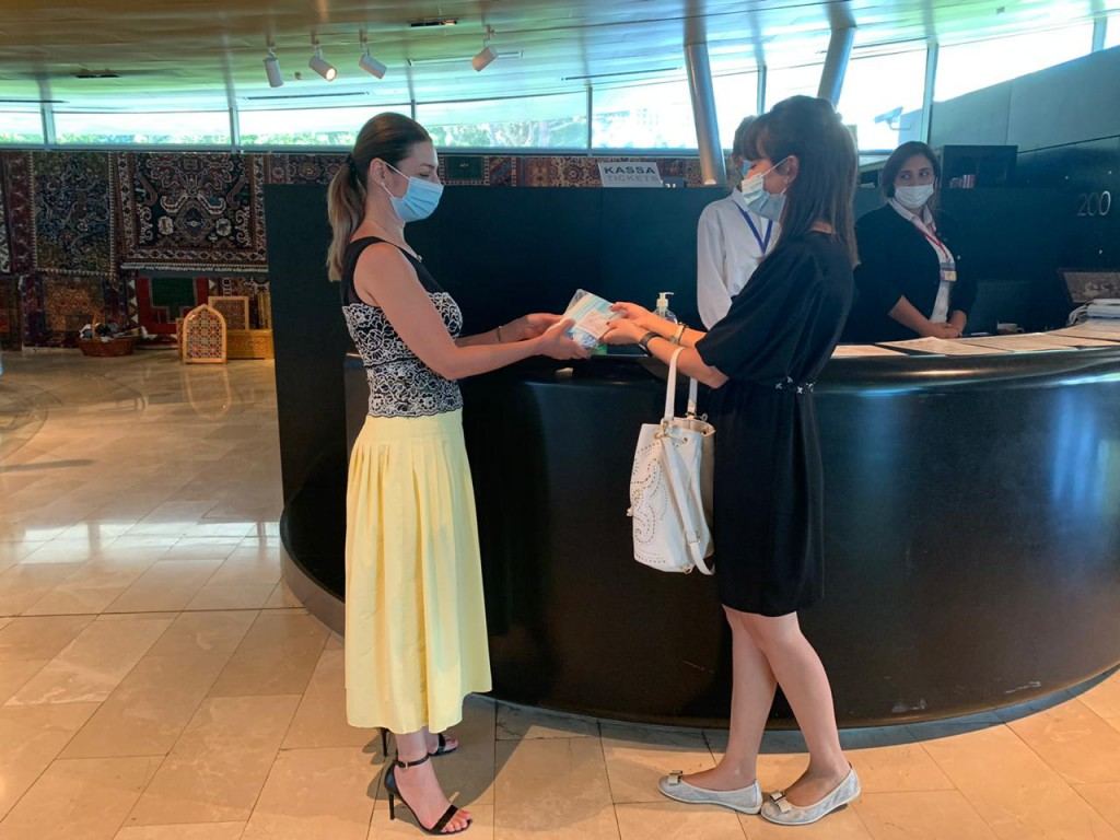 Социальная дистанция и защитная маска: музеи Азербайджана принимают посетителей (ФОТО)