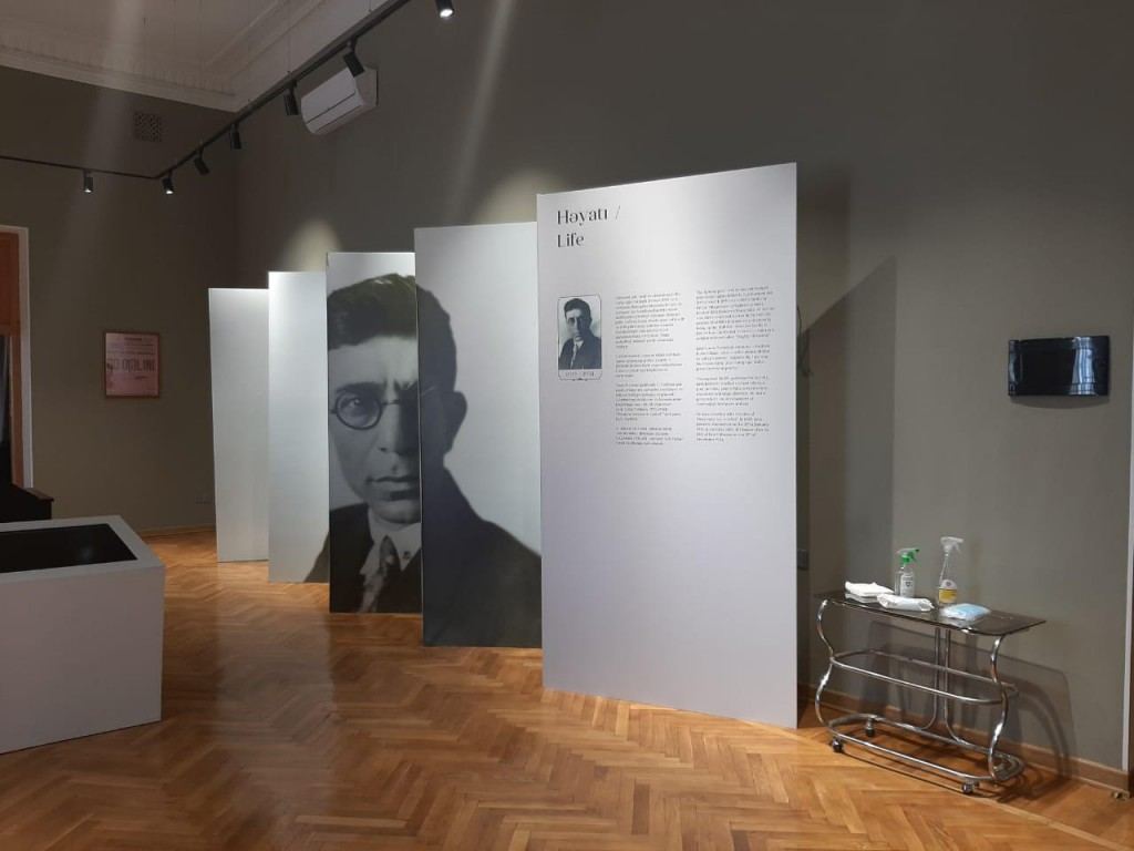 Социальная дистанция и защитная маска: музеи Азербайджана принимают посетителей (ФОТО)