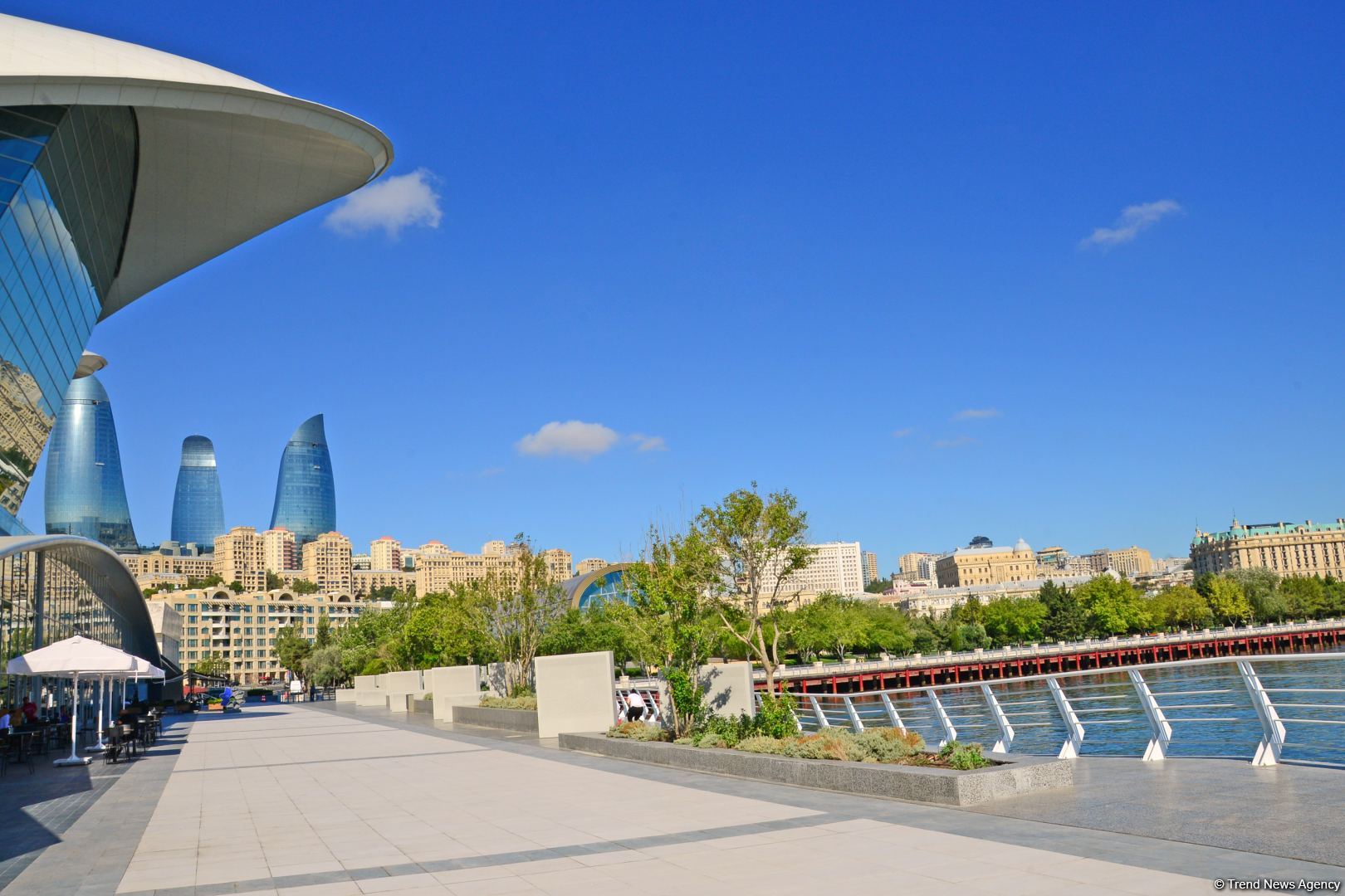 Сентябрьский Баку под настроение песни Софии Ротару… Вот и лето прошло, словно и не бывало (ФОТО)