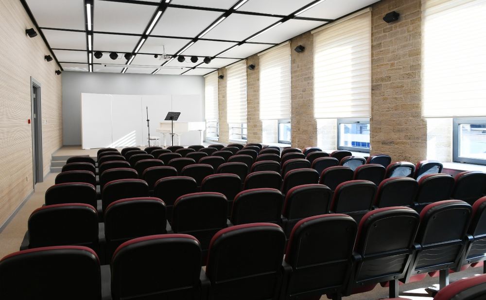 Президент Ильхам Алиев и Первая леди Мехрибан Алиева приняли участие в открытии после капитального ремонта Детской школы искусств в Баку (ФОТО)