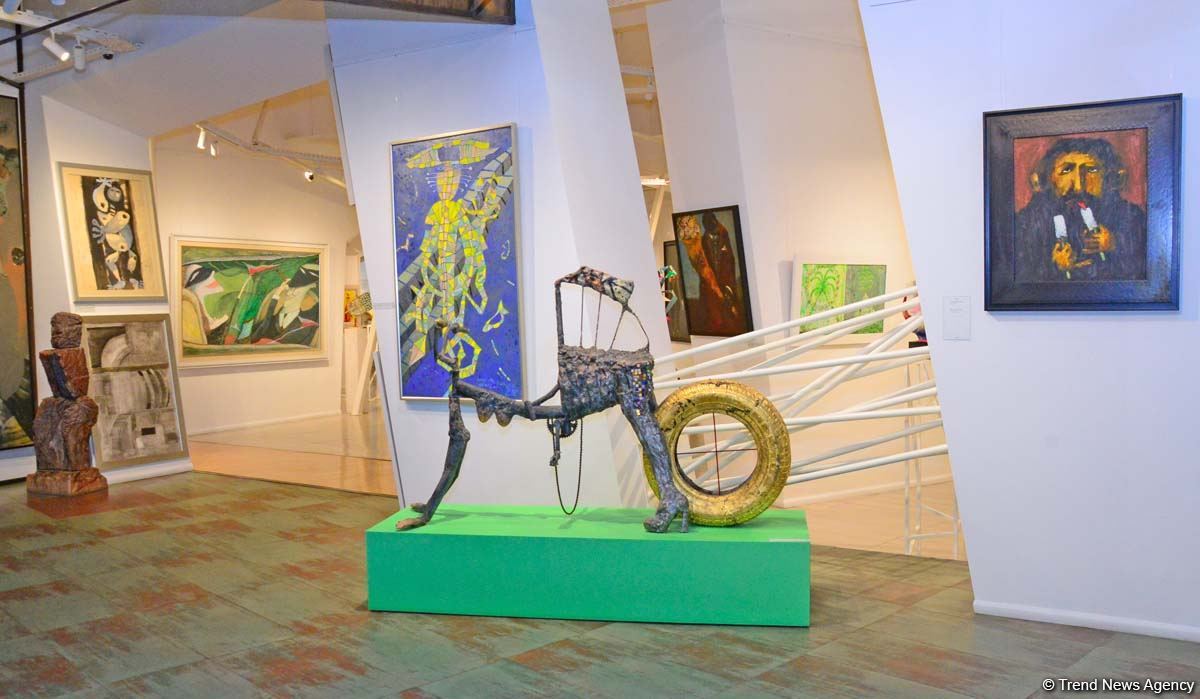 Увлекательное путешествие по Музею современного искусства в Баку (ФОТОРЕПОРТАЖ)