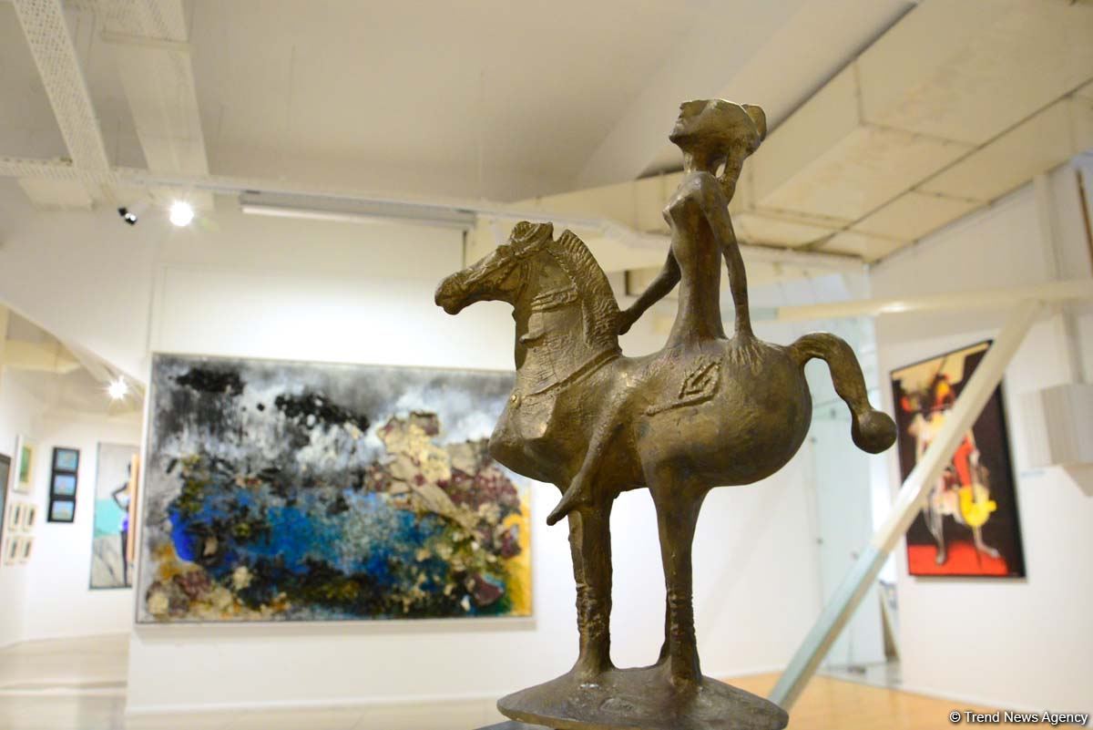 Увлекательное путешествие по Музею современного искусства в Баку (ФОТОРЕПОРТАЖ)