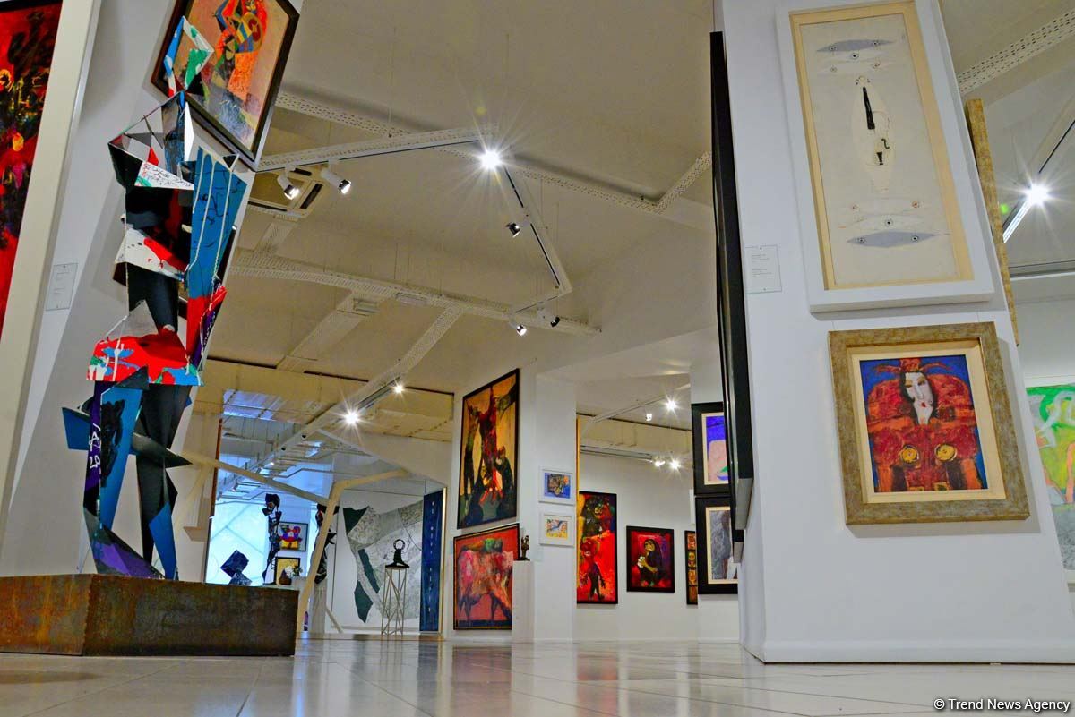 Увлекательное путешествие по Музею современного искусства в Баку (ФОТОРЕПОРТАЖ)