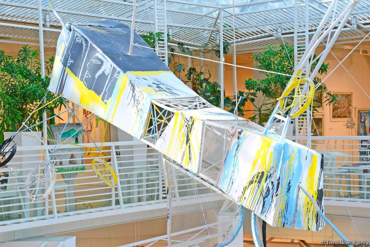 Увлекательное путешествие по Музею современного искусства в Баку (ФОТОРЕПОРТАЖ)