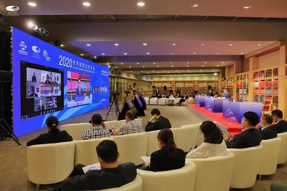 Эйюб Гулиев рассказал на Международном форуме о вековом юбилее азербайджанского театра (ФОТО)