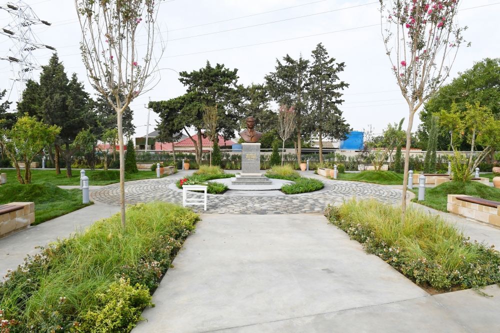 Президент Ильхам Алиев ознакомился с условиями, созданными в парке имени Муртузы Мухтарова в поселке Амирджан (ФОТО)