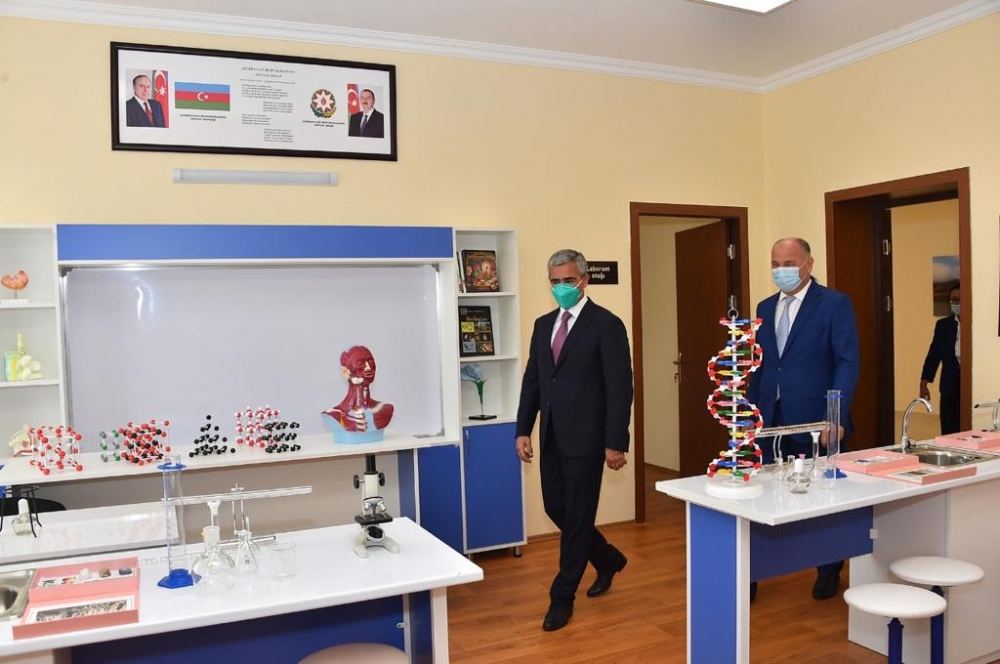 Фондом Гейдара Алиева сдаются в эксплуатацию 62 учебных заведения - 
В Гяндже, Самухе и Уджаре состоялось открытие построенных и реконструированных учебных заведений (ФОТО)